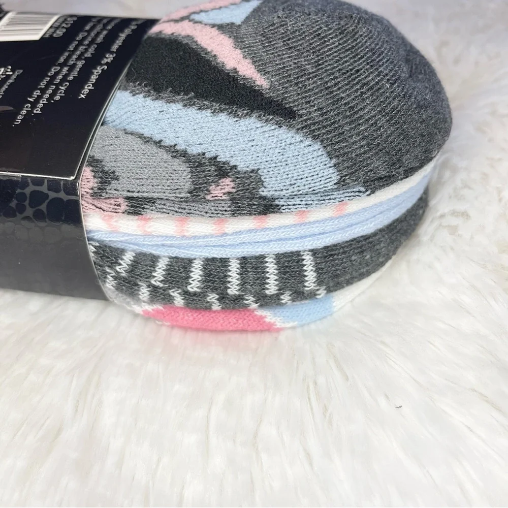 Socks , 6 pairs included